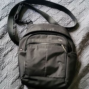 Travelon rfid blocking anti theft crossbody bag